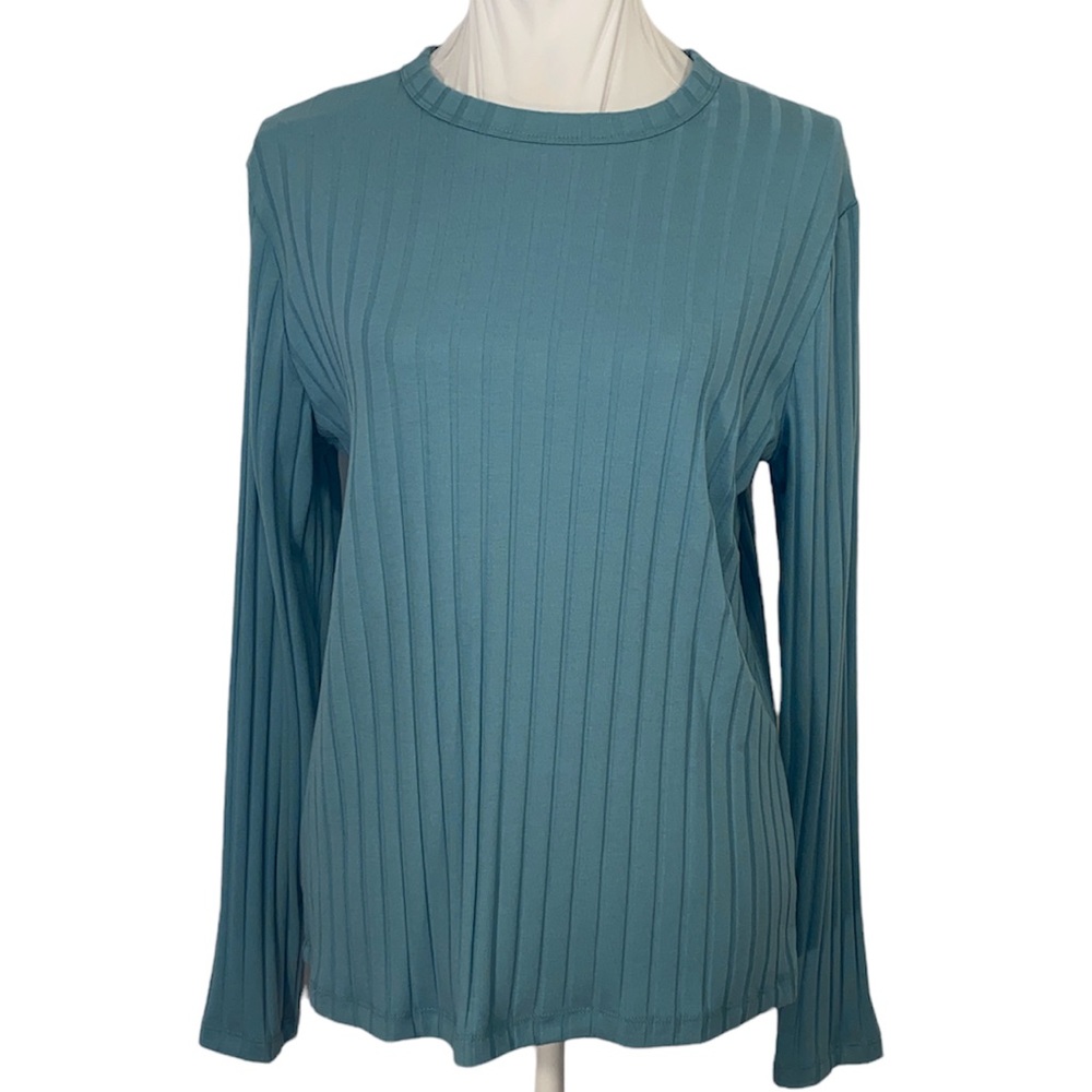a new day Women’s top. Size XXL